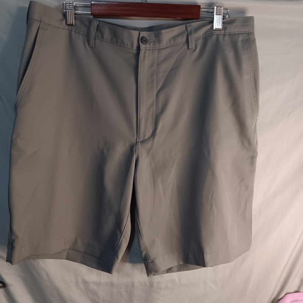 PGA Tour Golf Shorts 38 Men's Olive Green With 9" Inseam Pristine Condition